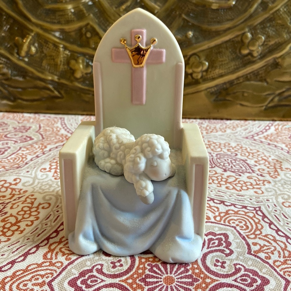Precious Moments Worthy Is the Lamb- Chapel Exclusive